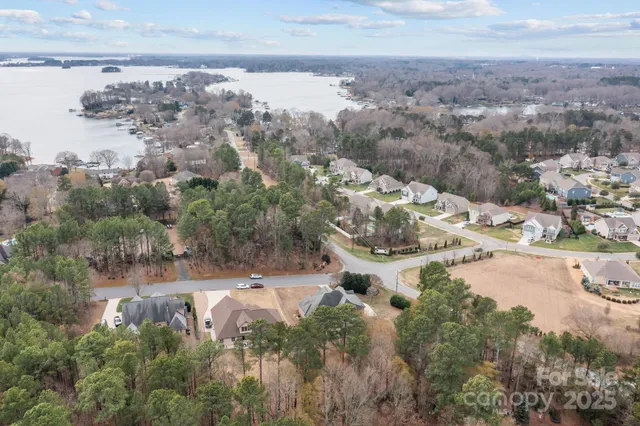 $844,900 | 7909 Bay Pointe Drive, Denver, NC 28037