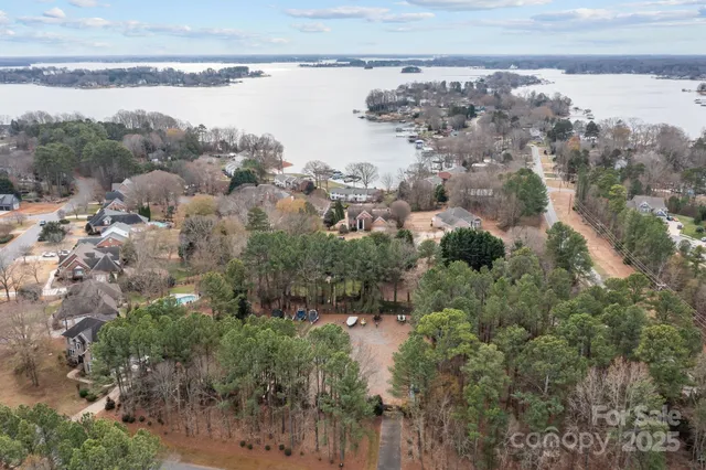 $844,900 | 7909 Bay Pointe Drive, Denver, NC 28037