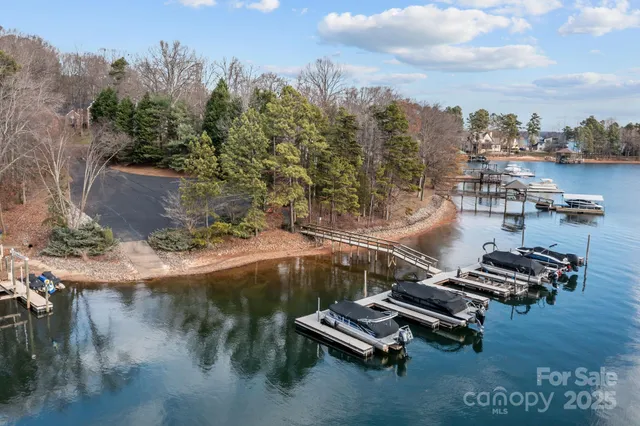 $844,900 | 7909 Bay Pointe Drive, Denver, NC 28037