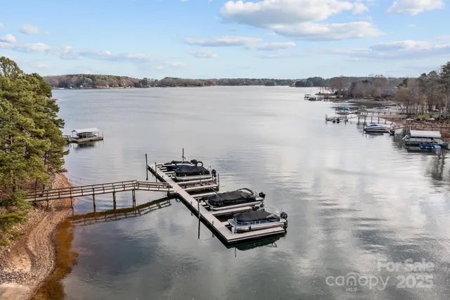 $844,900 | 7909 Bay Pointe Drive, Denver, NC 28037