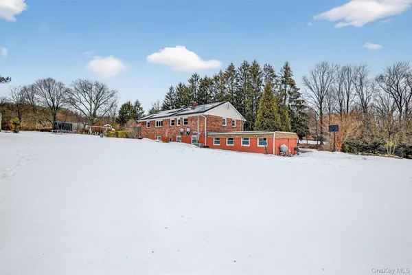 a view of a back yard of the house