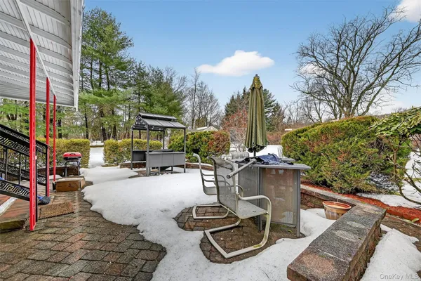 $995,000 | 4 Kingsland Drive, New City, NY 10956