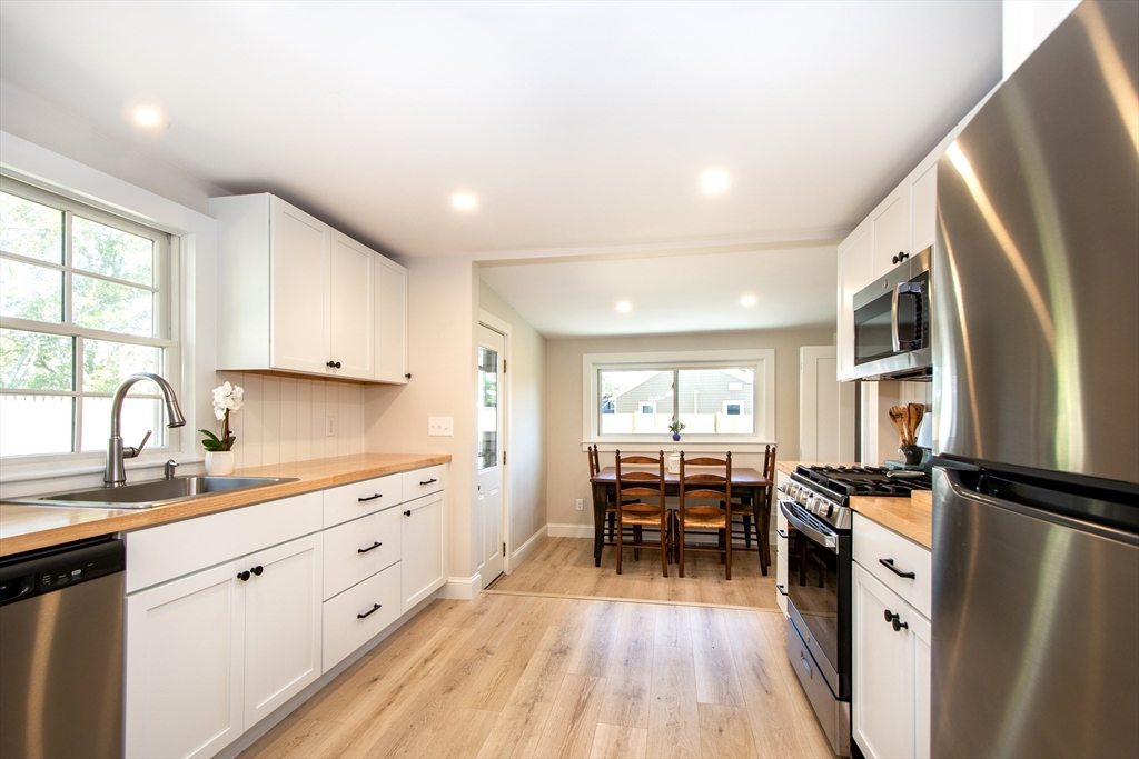 90 Colonial Road Marshfield, MA 02050 - Photo 6 of 35