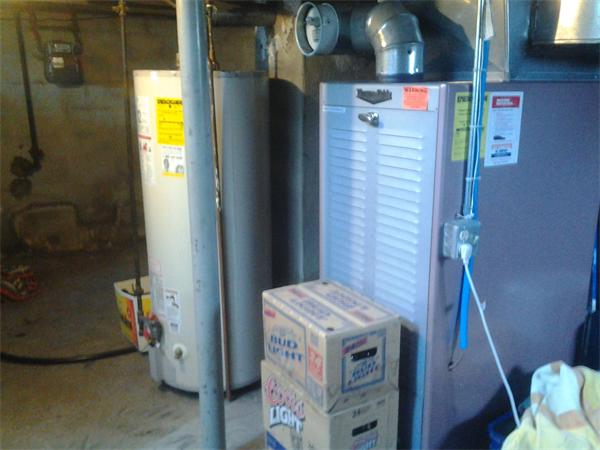 161 Mayflower Road Springfield, MA 01118 - Photo 17 of 20 a utility room with dryer and washer