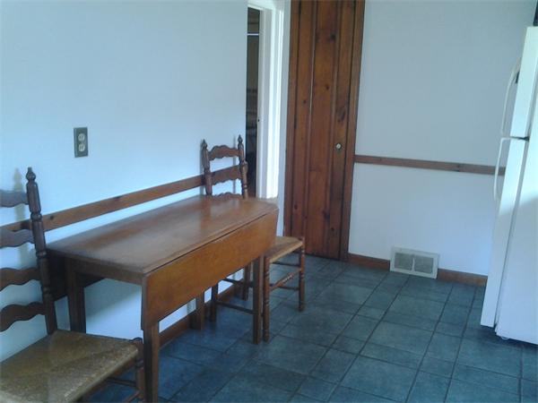 161 Mayflower Road Springfield, MA 01118 - Photo 4 of 20 a room with furniture