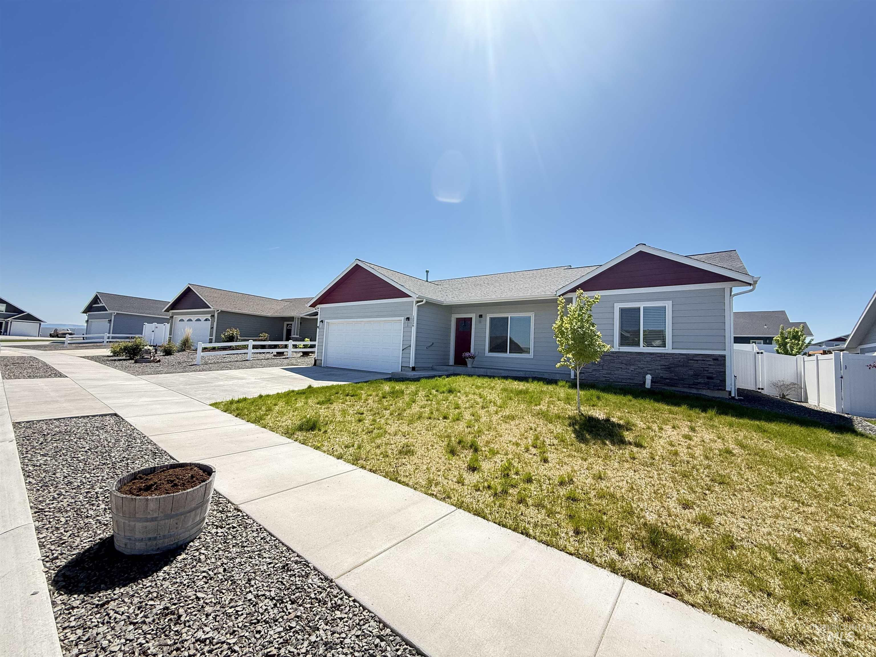 1556 Frontier Drive Lewiston, ID 83501 - Photo 3 of 23 Single-story residence featuring light gray siding with dark red gable accents