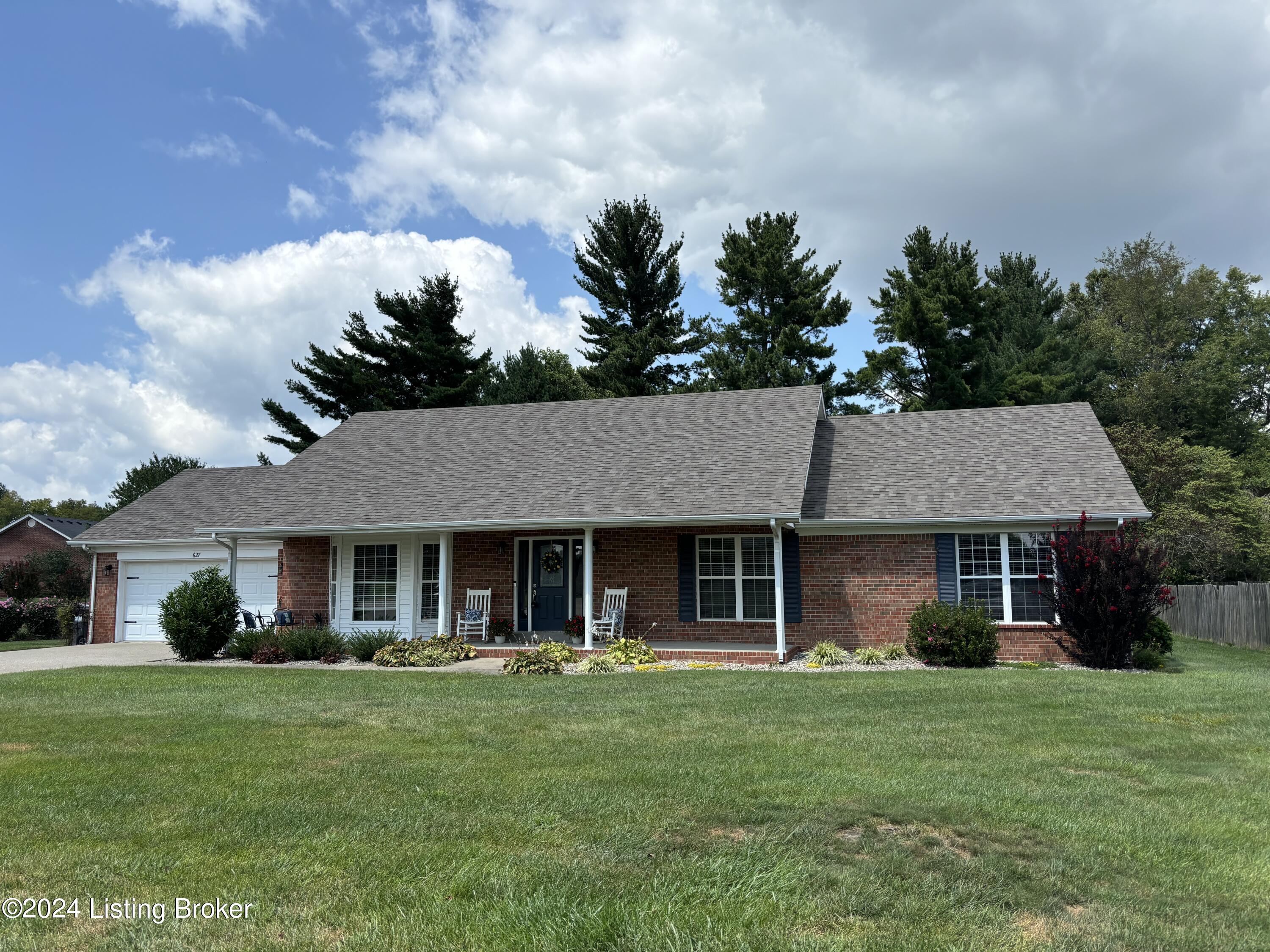 627 Hickory Lane Elizabethtown, KY 42701 - Photo 1 of 37 Cover