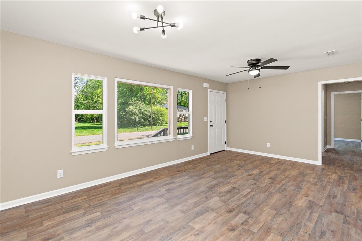 309 Rickenbacker Drive Tullahoma, TN 37388 - Photo 4 of 29