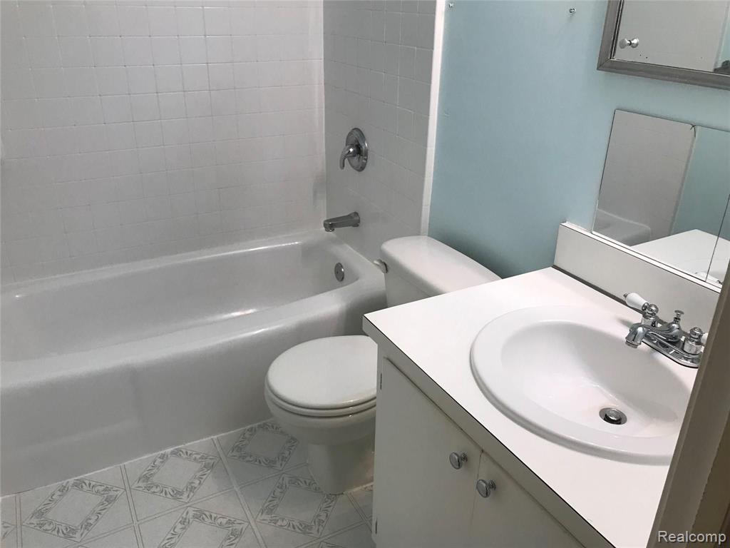 27820 Rackham Drive Lathrup Village, MI 48076 - Photo 24 of 31