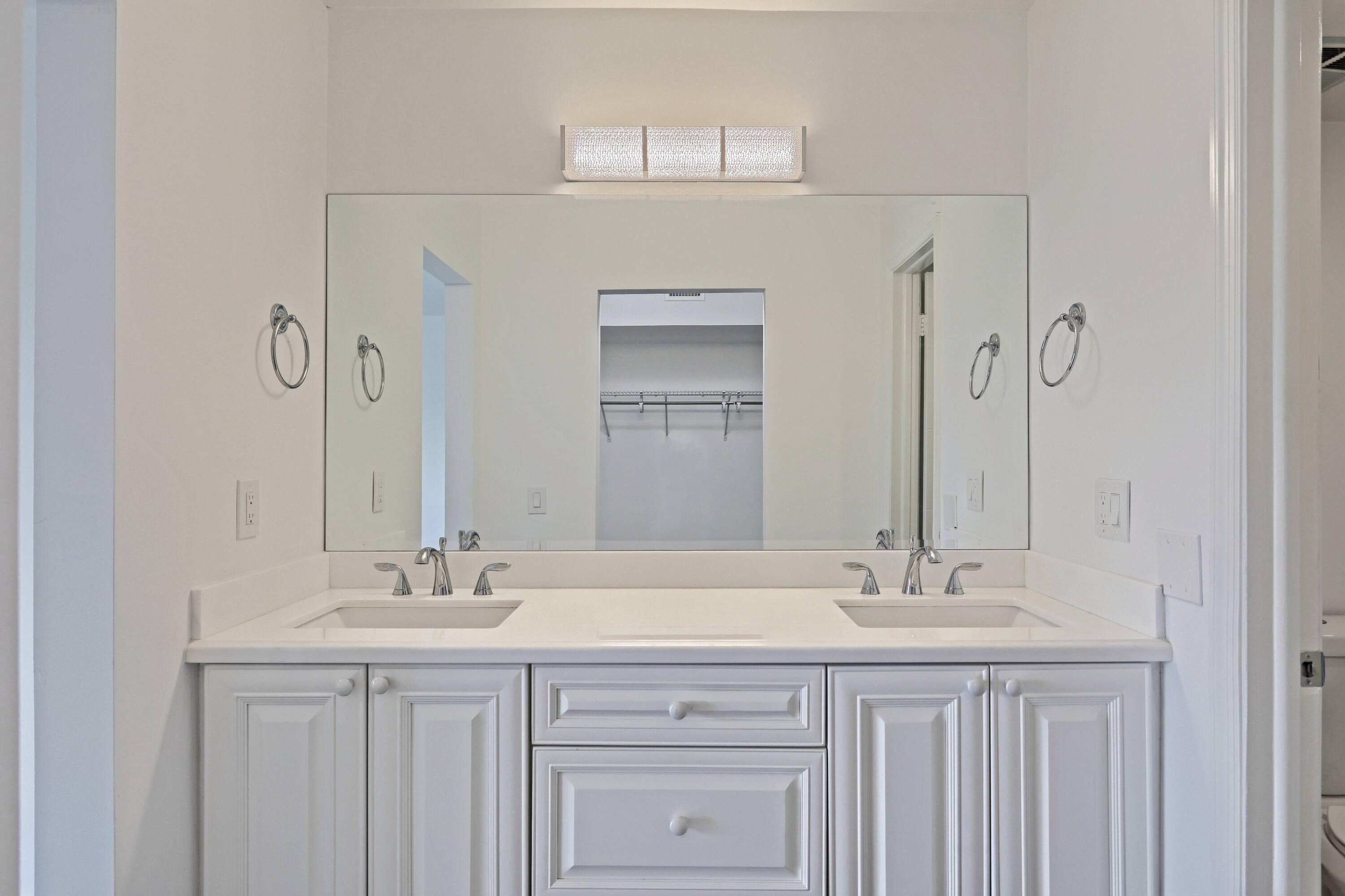 394 Golfview Road, Unit F North Palm Beach, FL 33408 - Photo 31 of 73 Master Bathroom