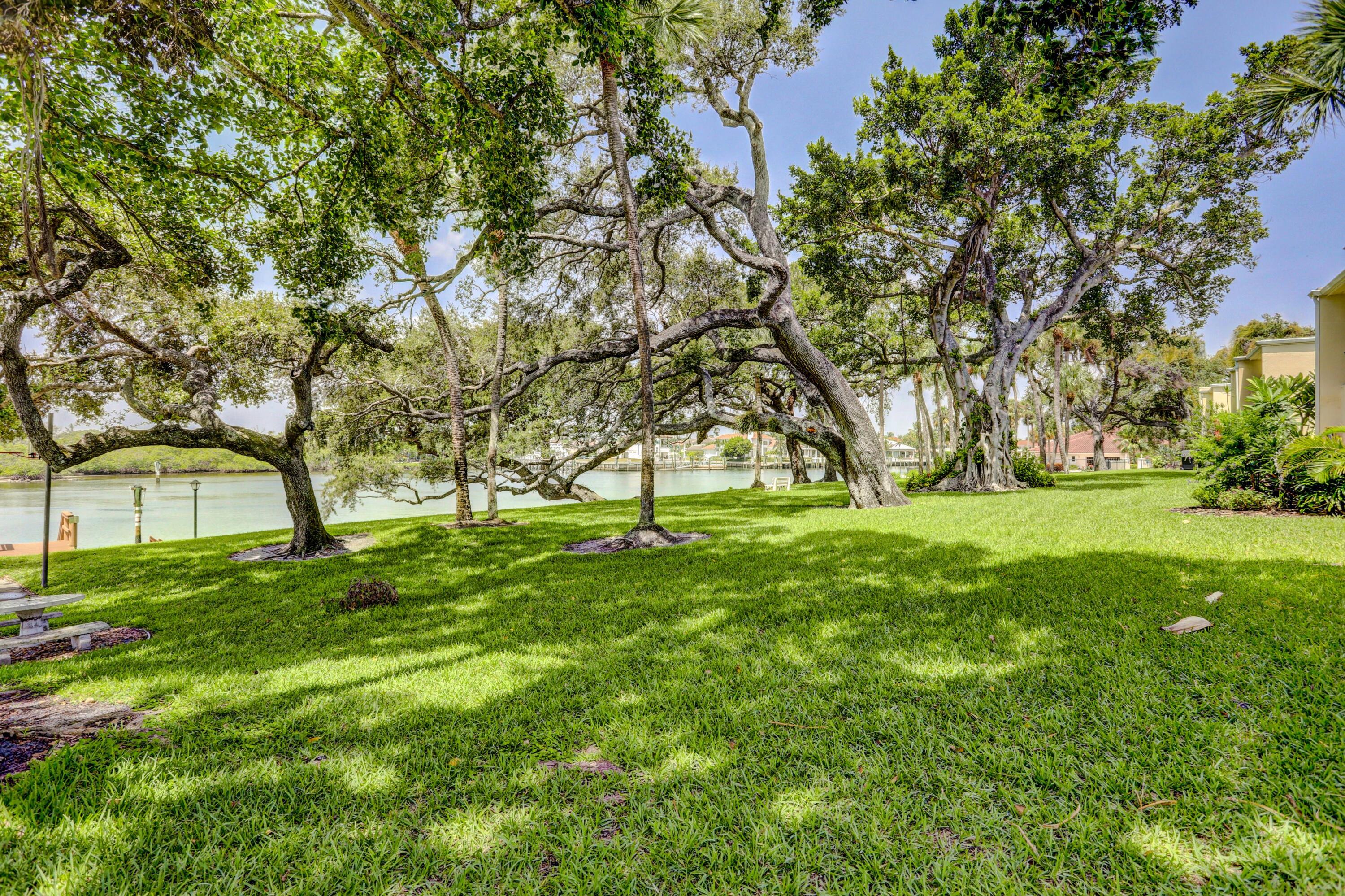 394 Golfview Road, Unit F North Palm Beach, FL 33408 - Photo 48 of 73 Common Area