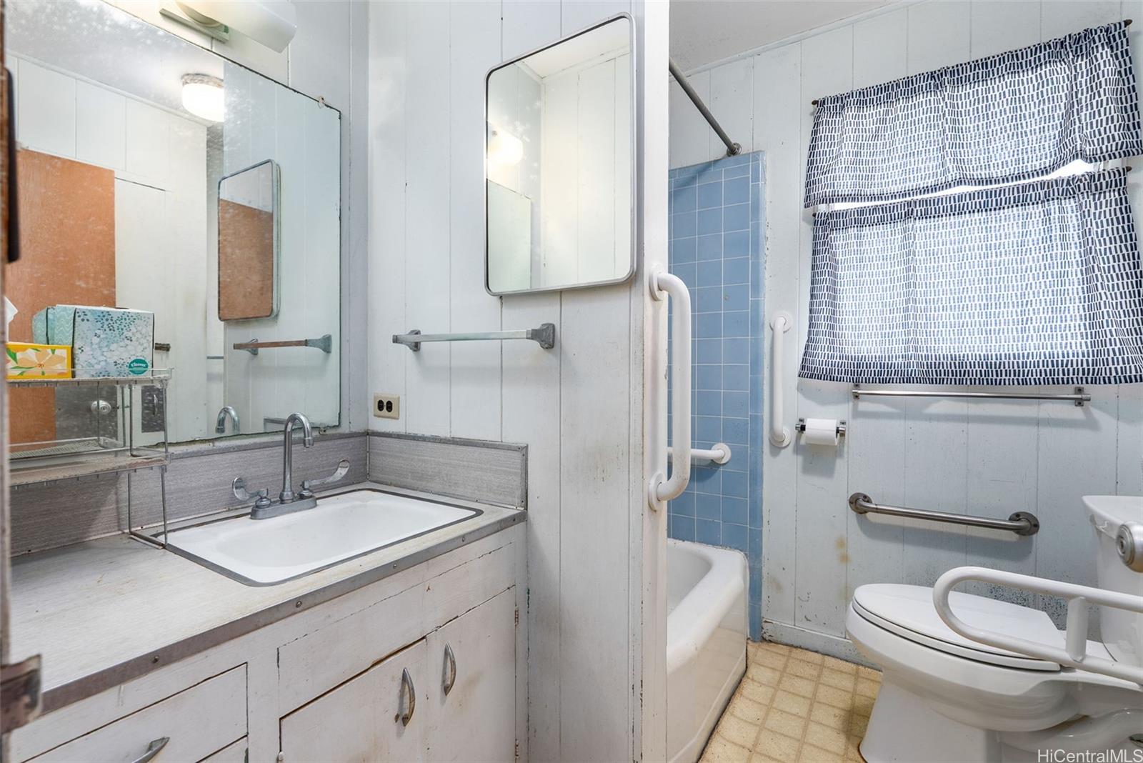 6017 Aimoku Street Honolulu, HI 96821 - Photo 14 of 22