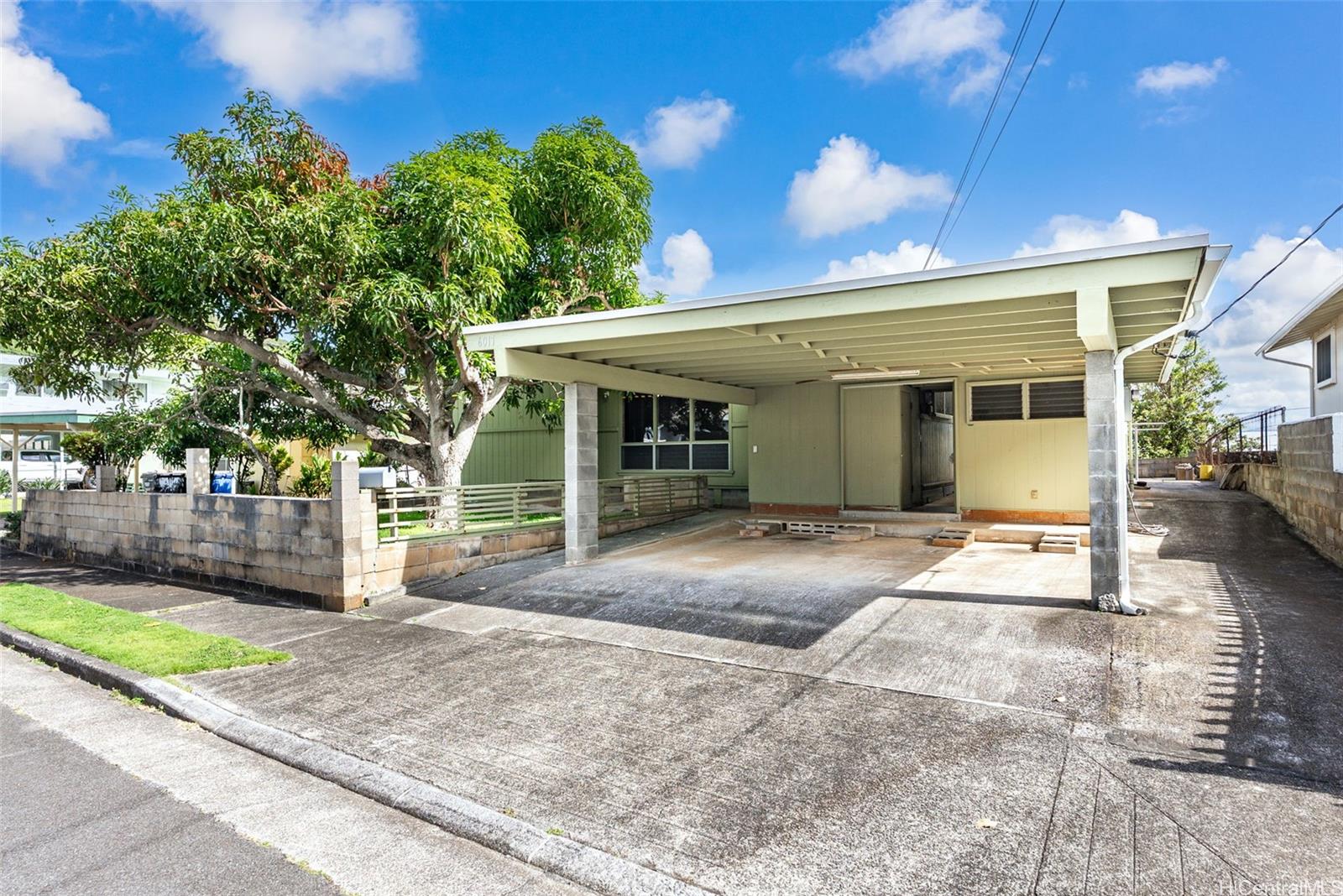 6017 Aimoku Street Honolulu, HI 96821 - Photo 2 of 22