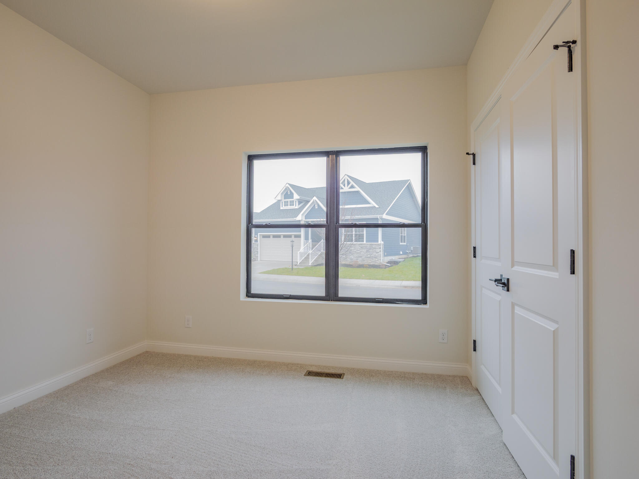 3004 Forestside Lane Valparaiso, IN 46385 - Photo 7 of 23 an empty room with a window