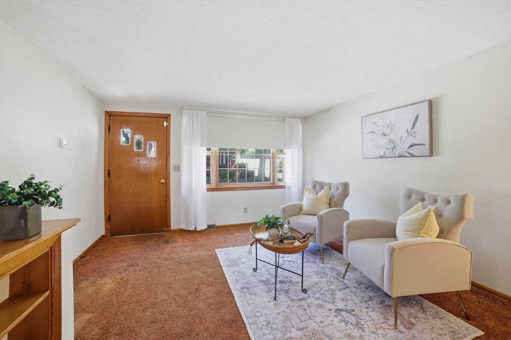65 Clover Street Worcester, MA 01603 - Photo 3 of 25