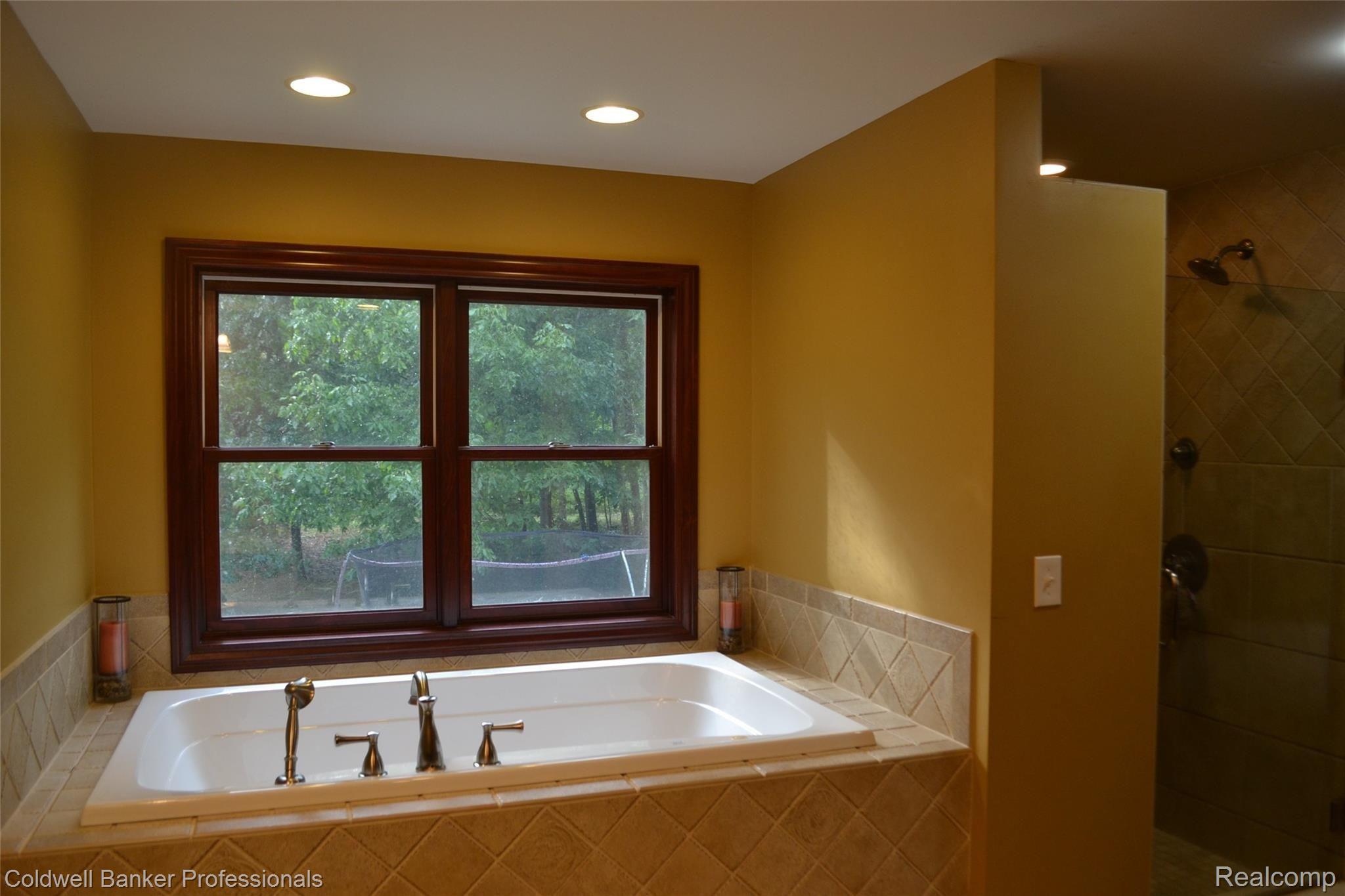 2321 King Road Lapeer, MI 48446 - Photo 20 of 59 DSC_0428.JPG