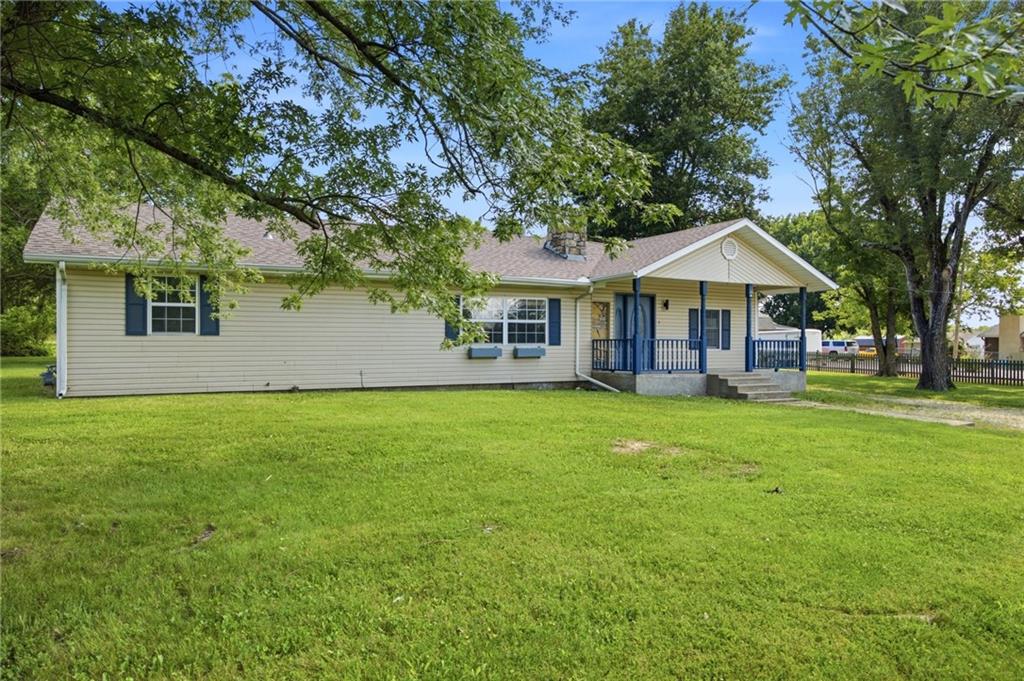 2278 Jayhawk Road Fort Scott, KS 66701 - Photo 2 of 29