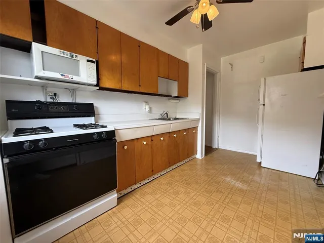 $235,000 | 12 Gainesborough Terrace, Unit 1B, River Edge, NJ 07661