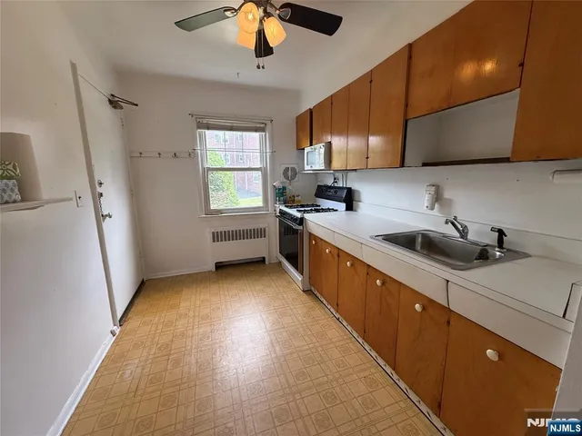 $235,000 | 12 Gainesborough Terrace, Unit 1B, River Edge, NJ 07661