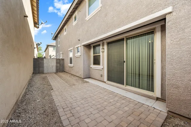 a view of a back yard of the building