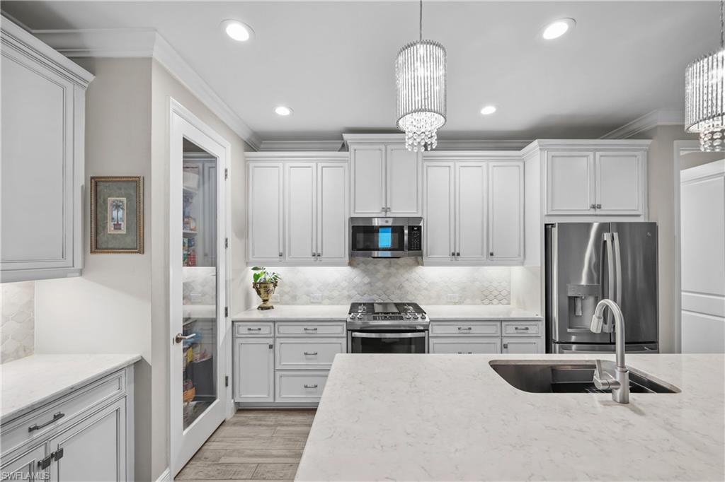 2302 Marquesa Circle Naples, FL 34112 - Photo 11 of 47