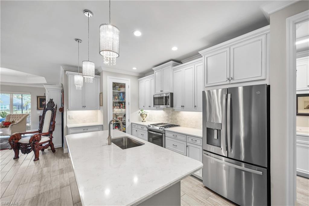 2302 Marquesa Circle Naples, FL 34112 - Photo 12 of 47