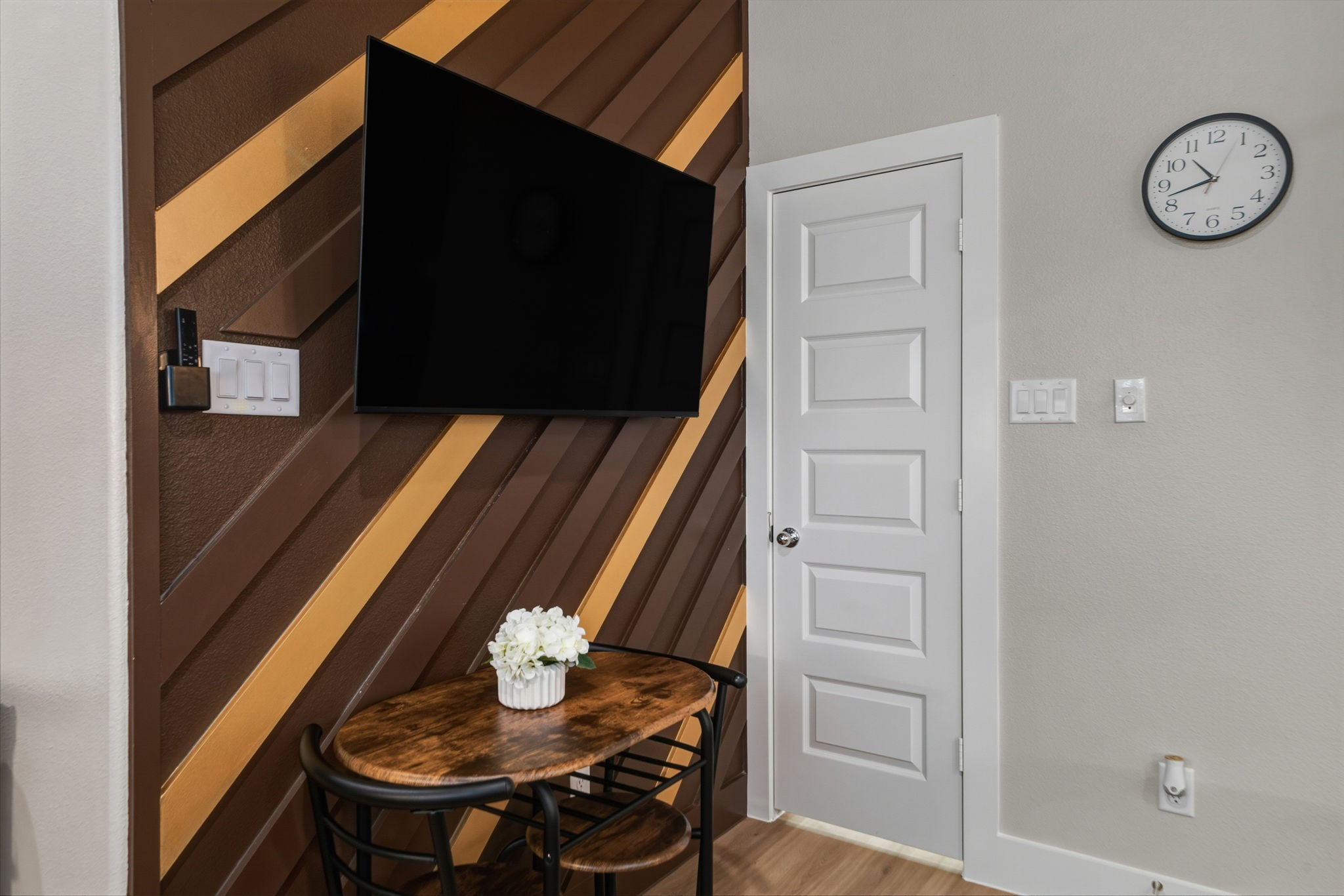 3539 Mt Pleasant Street, Unit B Houston, TX 77021 - Photo 12 of 16 a view of entryway