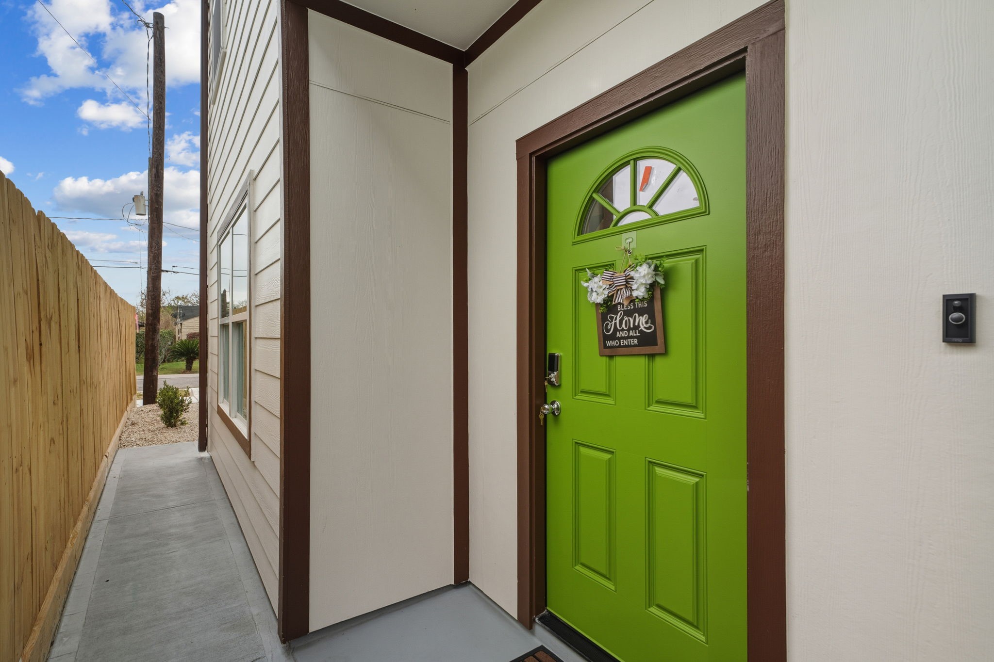 3539 Mt Pleasant Street, Unit B Houston, TX 77021 - Photo 3 of 16 a view of an entryway door