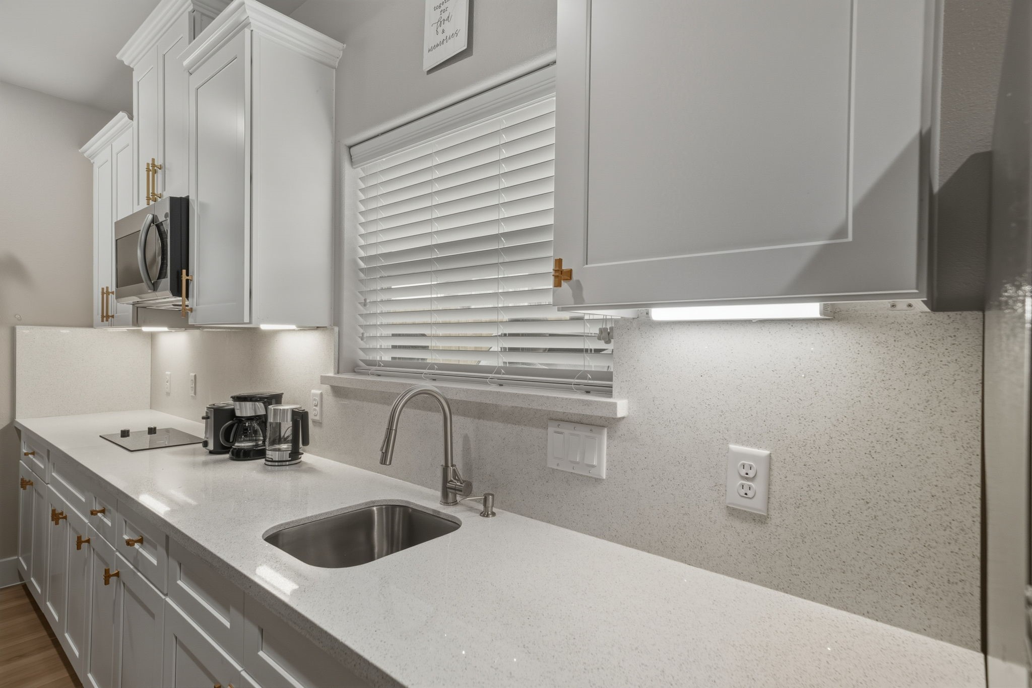 3539 Mt Pleasant Street, Unit B Houston, TX 77021 - Photo 9 of 16 a kitchen with a sink and cabinets