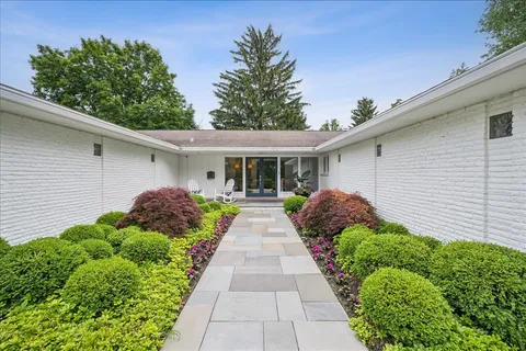 $2,099,000 | 920 Pine Tree Lane, Winnetka, IL 60093