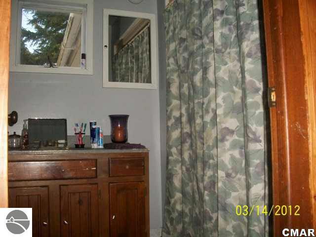 1133 East River Road Mount Pleasant, MI 48858 - Photo 6 of 16 1771305-5.JPG