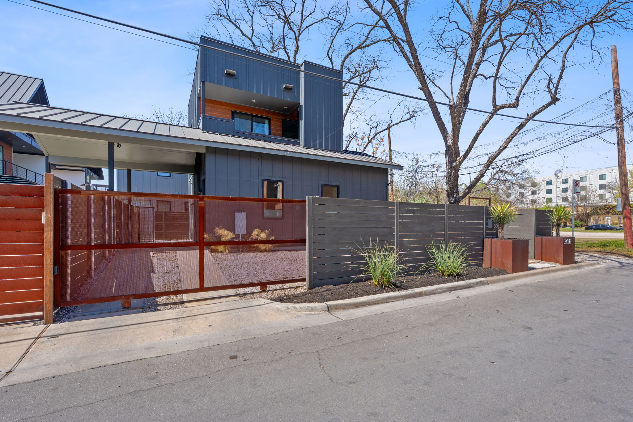 308 Onion Street Austin, TX 78702 - Photo 4 of 40 a house view with a outdoor space