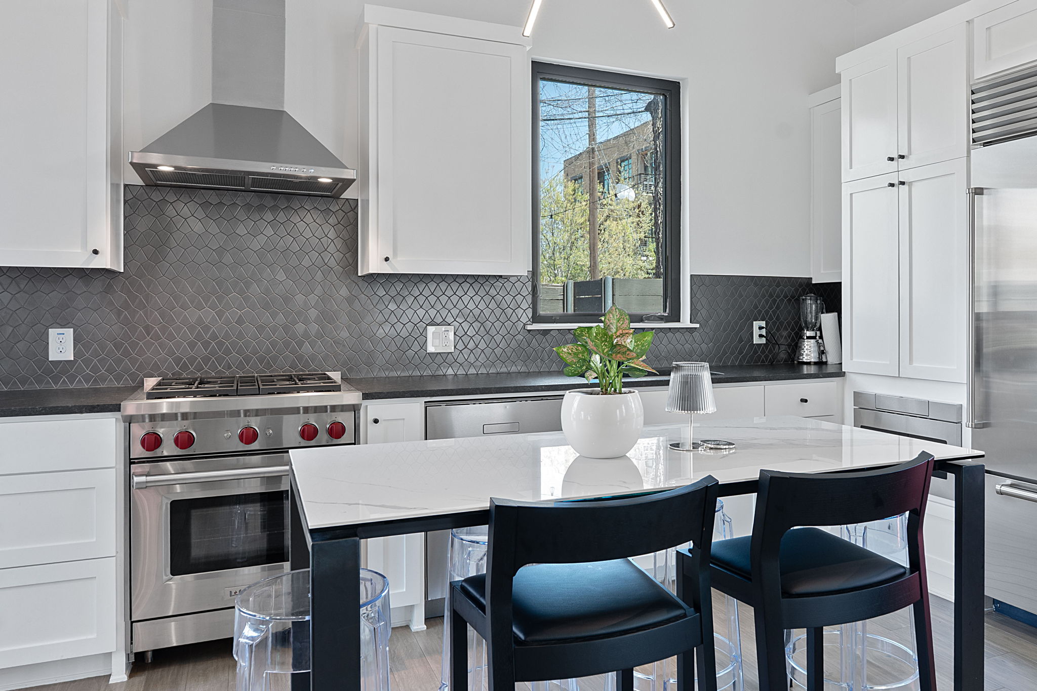 308 Onion Street Austin, TX 78702 - Photo 10 of 40 a kitchen that has a table and chairs in it