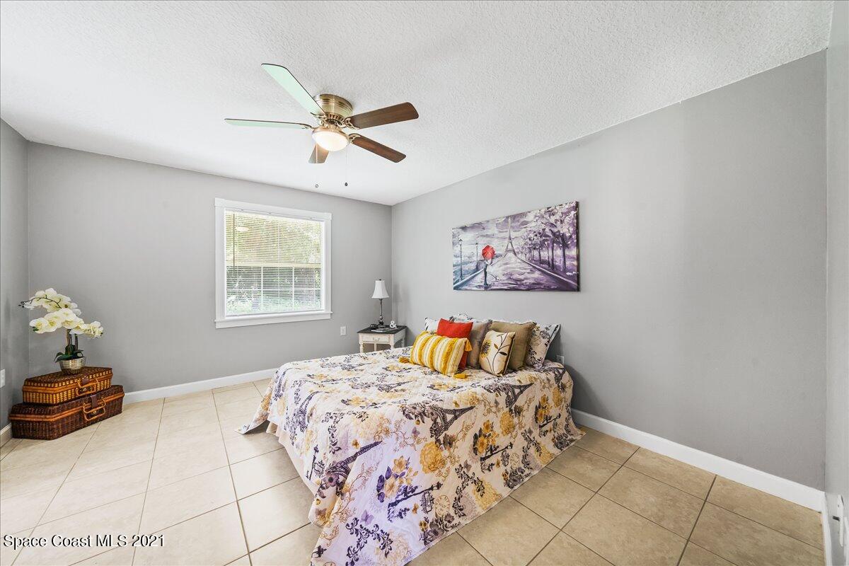 386 Gordon Road Northwest Palm Bay, FL 32907 - Photo 11 of 25 Primary
