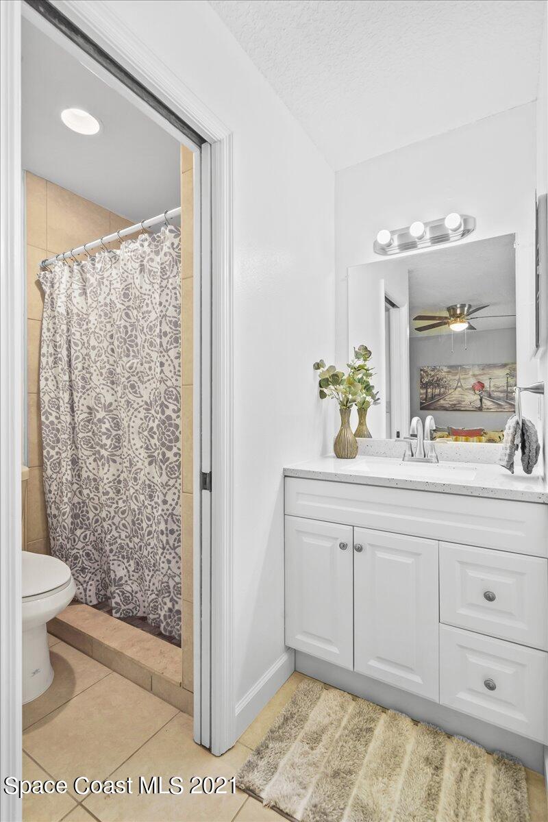 386 Gordon Road Northwest Palm Bay, FL 32907 - Photo 13 of 25 Primary Bathroom