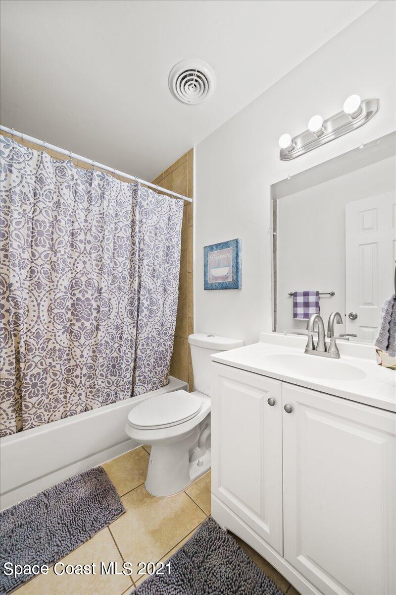 386 Gordon Road Northwest Palm Bay, FL 32907 - Photo 18 of 25 Guest Bathroom