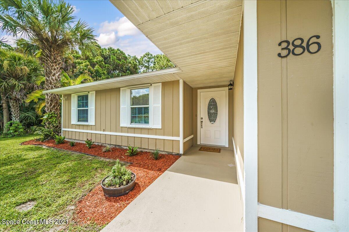 386 Gordon Road Northwest Palm Bay, FL 32907 - Photo 3 of 25 Front View