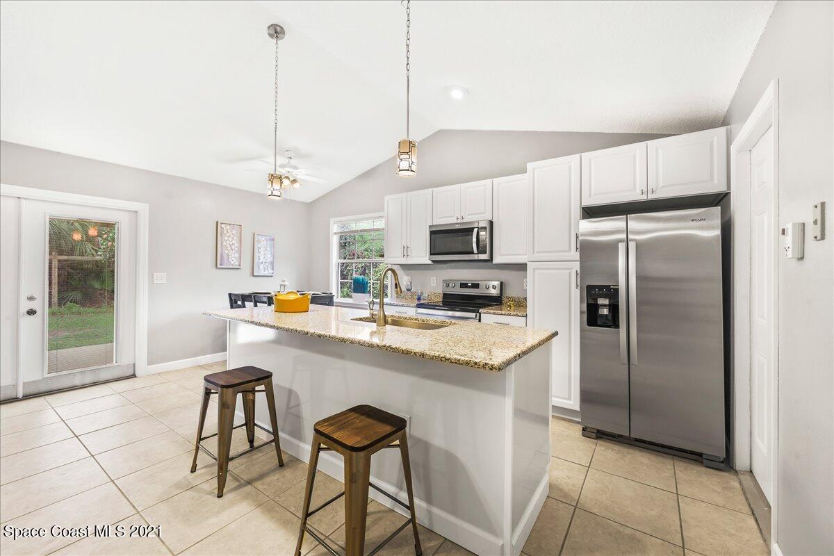 386 Gordon Road Northwest Palm Bay, FL 32907 - Photo 7 of 25 Kitchen