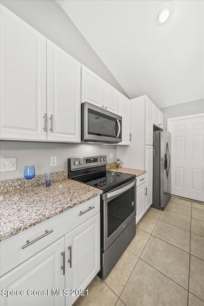 386 Gordon Road Northwest Palm Bay, FL 32907 - Photo 8 of 25 Kitchen