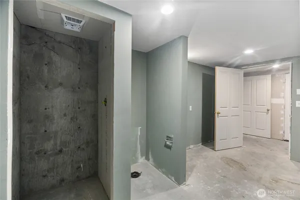 an empty room with a ceiling fan and windows