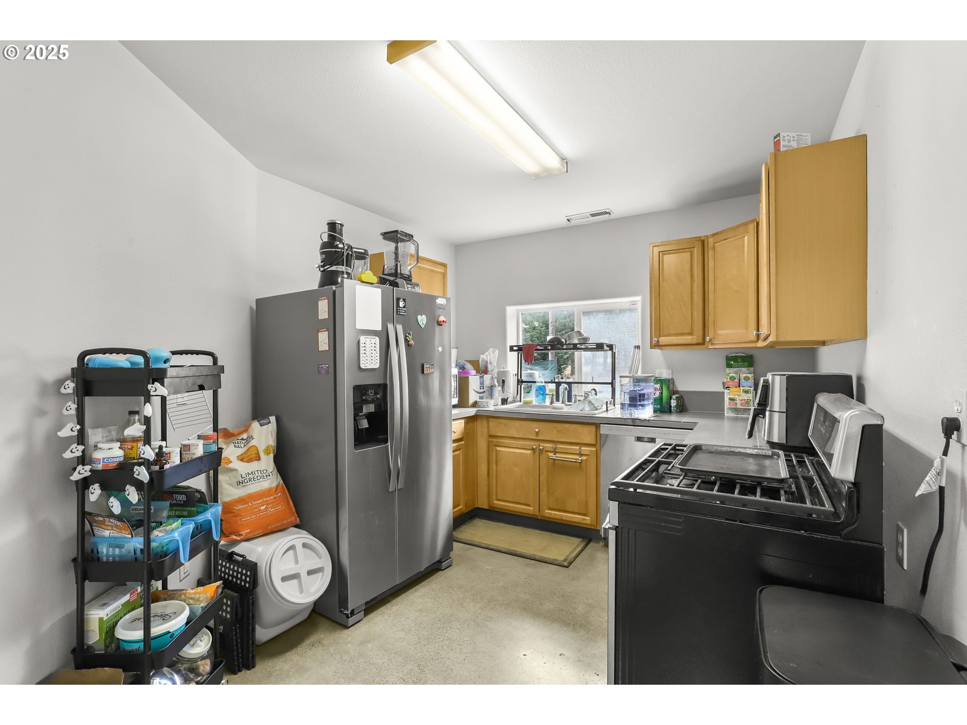 33685 Southeast Kelso Road Boring, OR 97009 - Photo 13 of 32 a kitchen that has a refrigerator and a sink