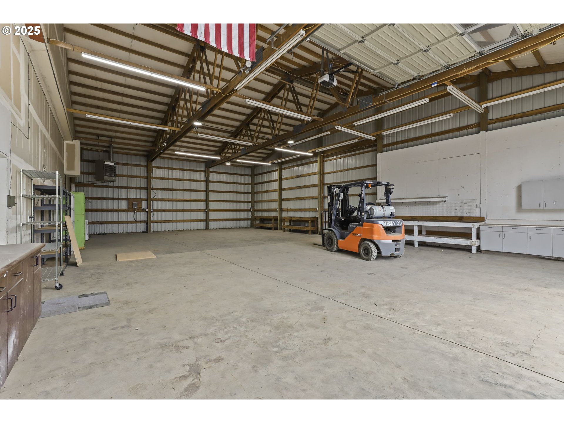 33685 Southeast Kelso Road Boring, OR 97009 - Photo 14 of 32 a view of a big room with wooden furniture