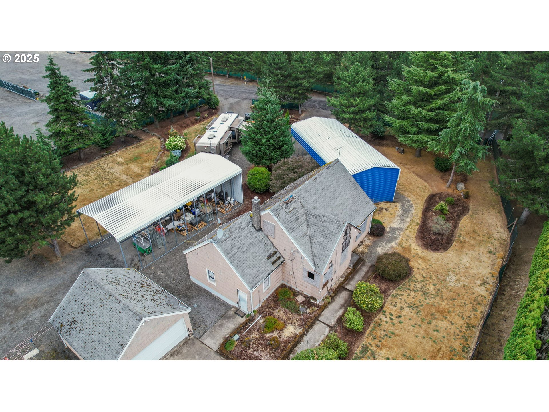 33685 Southeast Kelso Road Boring, OR 97009 - Photo 27 of 32 a open area with furniture and garden