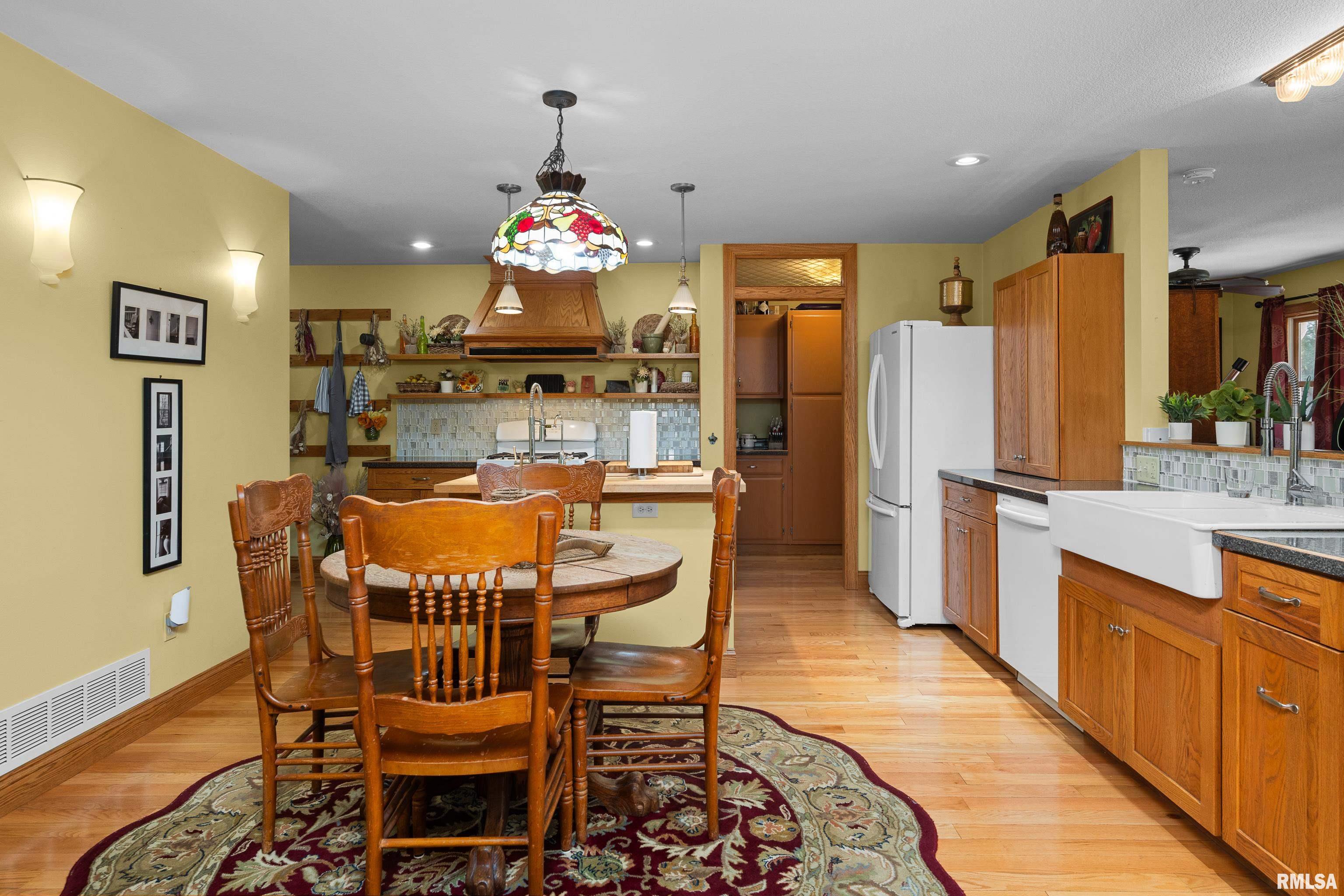 9833 Albany Road Erie, IL 61250 - Photo 17 of 60 Gallery Image 17