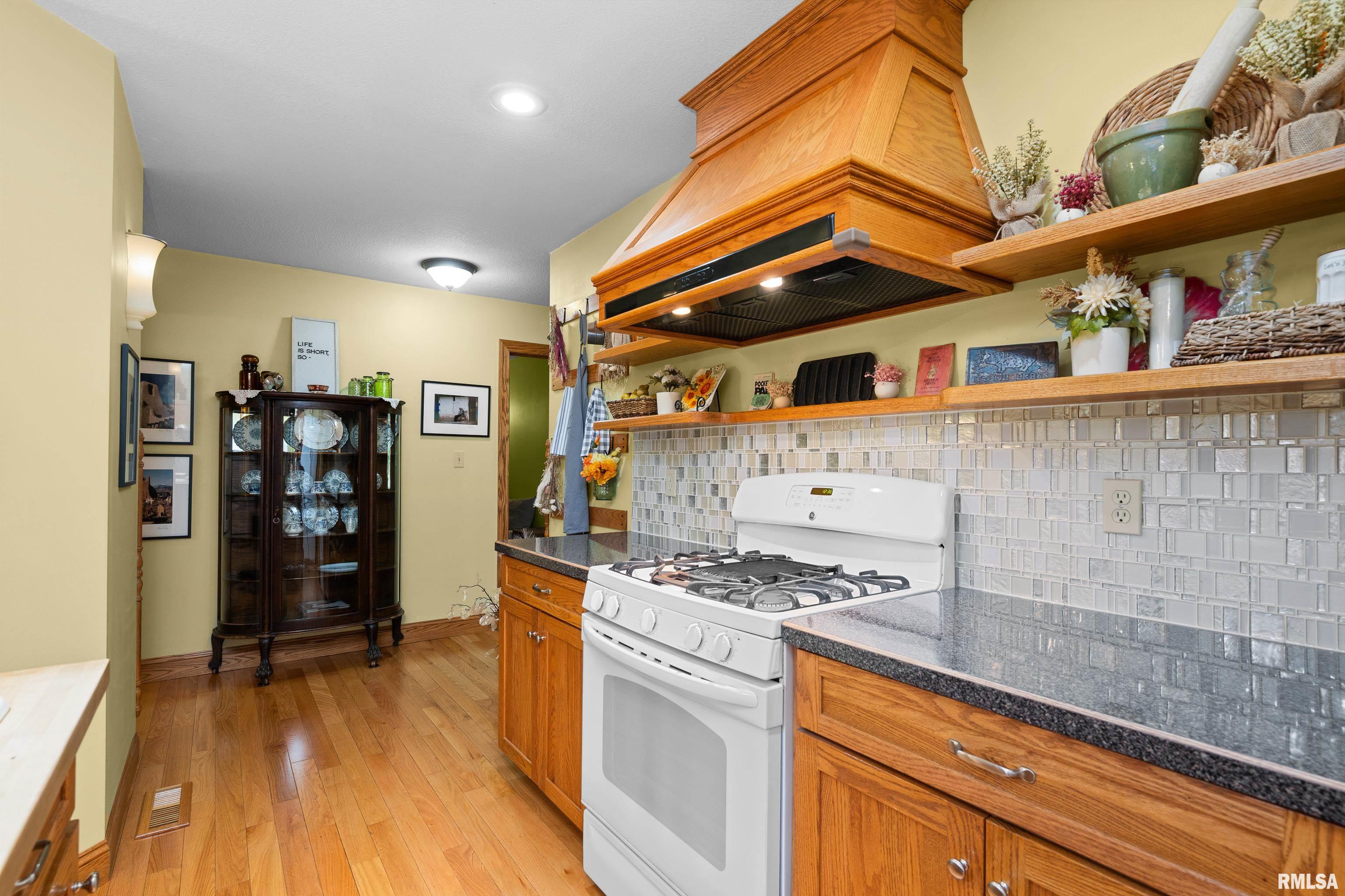 9833 Albany Road Erie, IL 61250 - Photo 22 of 60 Gallery Image 22