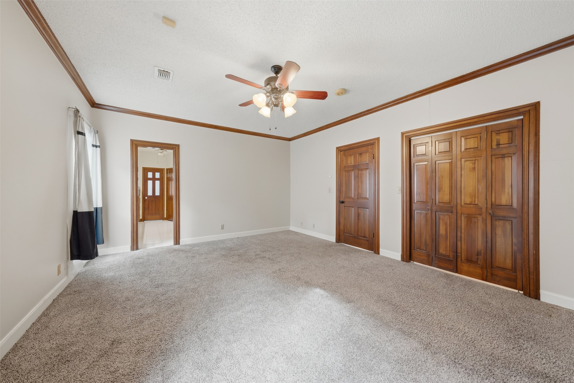 1422 Trace Drive Houston, TX 77077 - Photo 26 of 47 a view of a big room with closet and windows