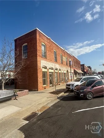 $1,300 | 1736 North Broad Street, Unit 201, Commerce, GA 30529