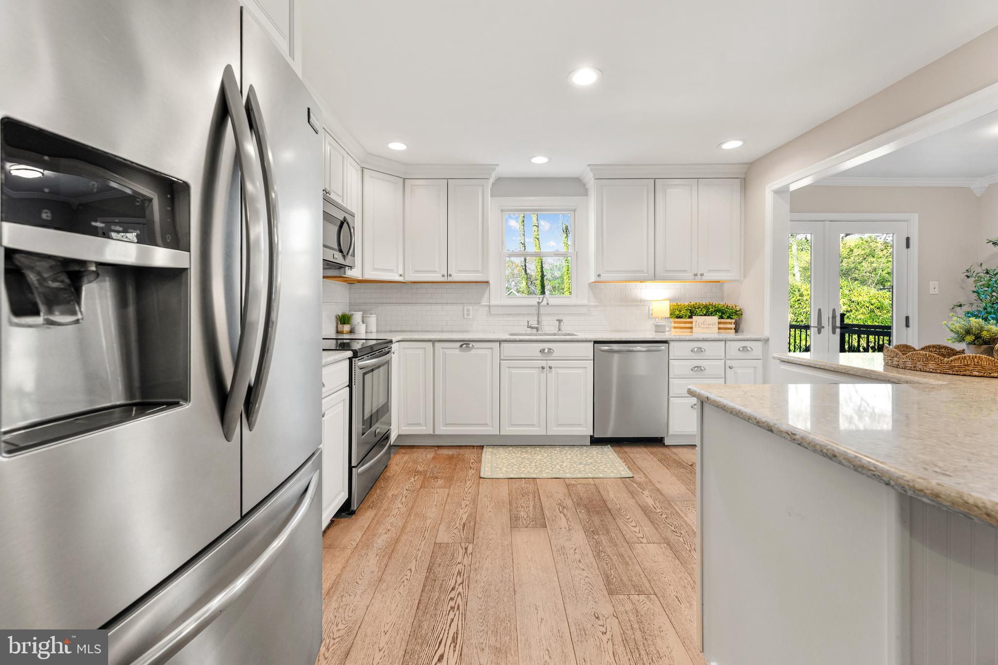 3901 Calawasse Road Edgewater, MD 21037 - Photo 13 of 43 Bright Updated Kitchen