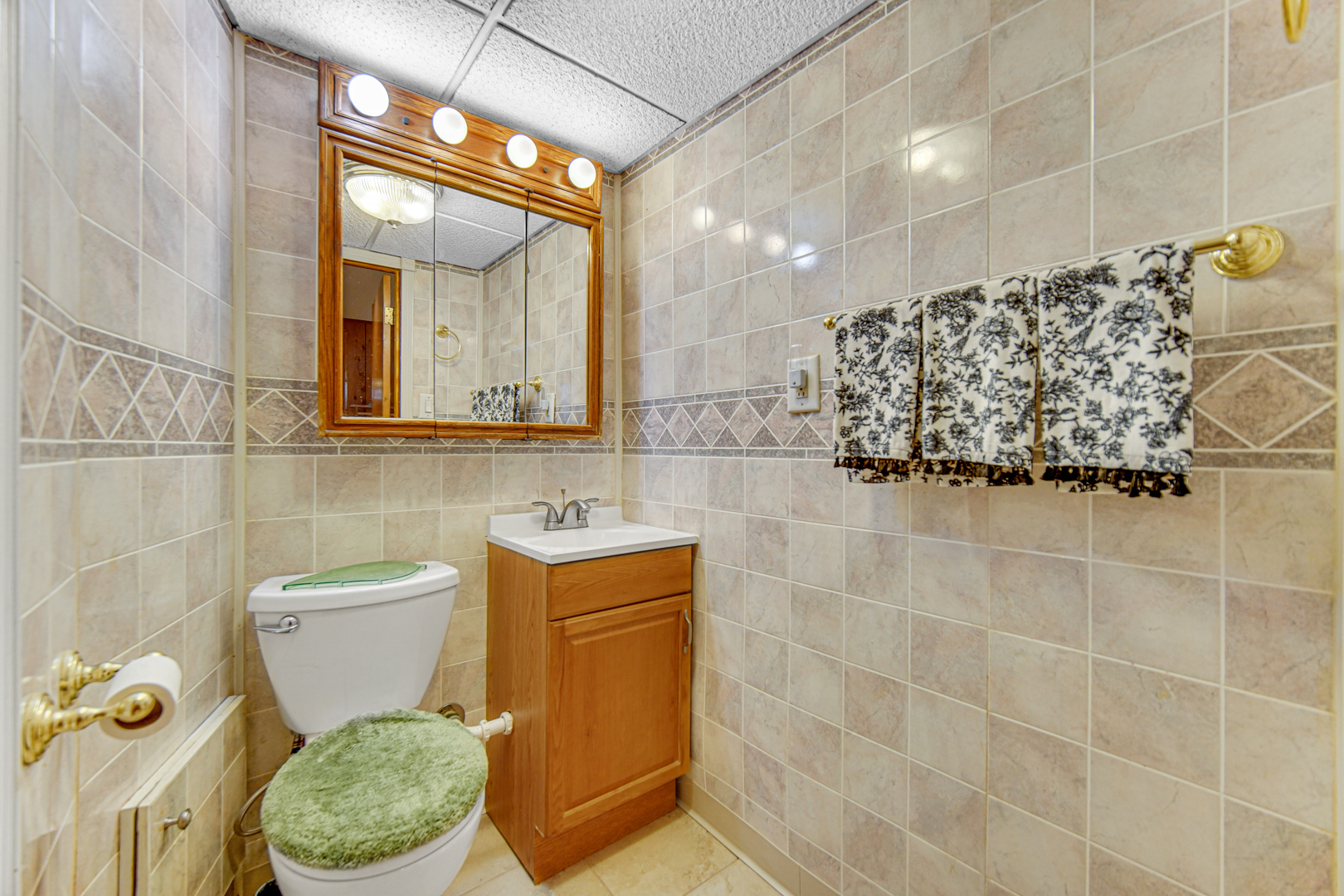 11601 South Ada Street Chicago, IL 60643 - Photo 14 of 20 a bathroom with a toilet sink and mirror