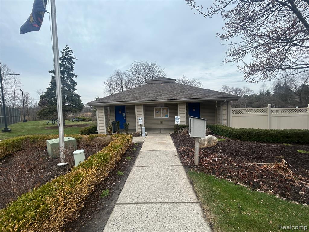 31164 Country Way Farmington Hills, MI 48331 - Photo 26 of 33